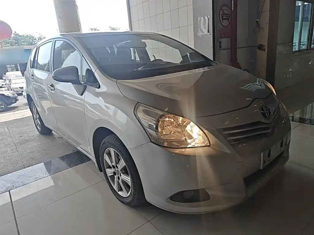 Toyota E'Z 2014 Xingyao 180E CVT Elite фото 4