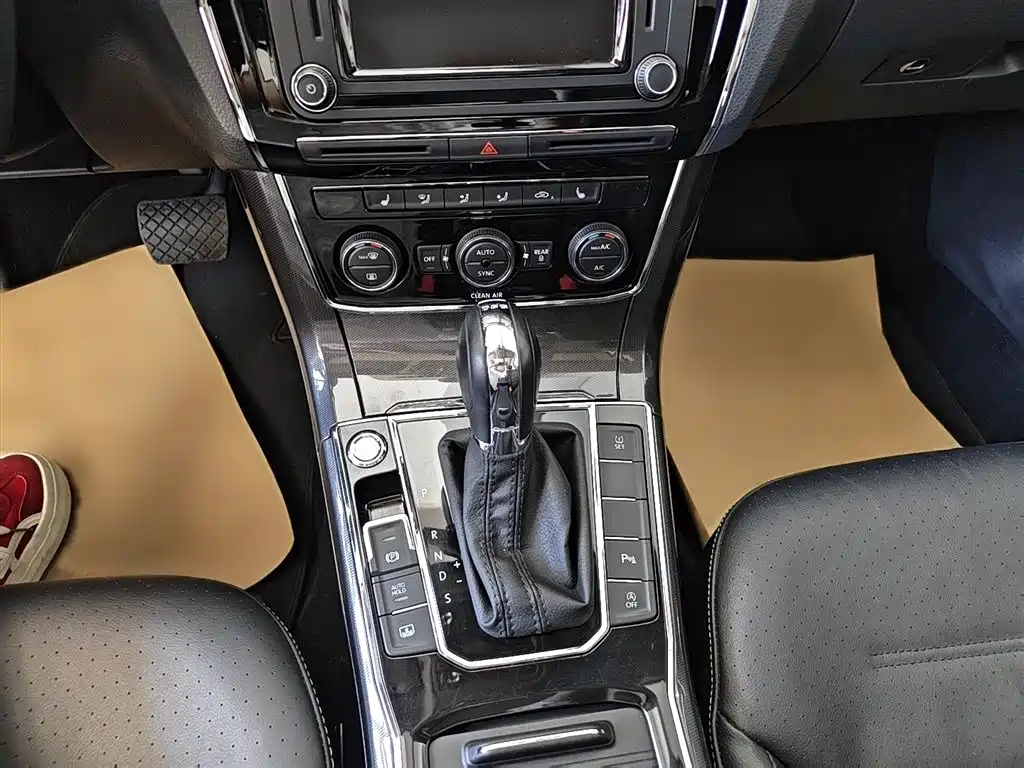 Volkswagen Passat 2016 330TSI DSG Executive Edition фото 14