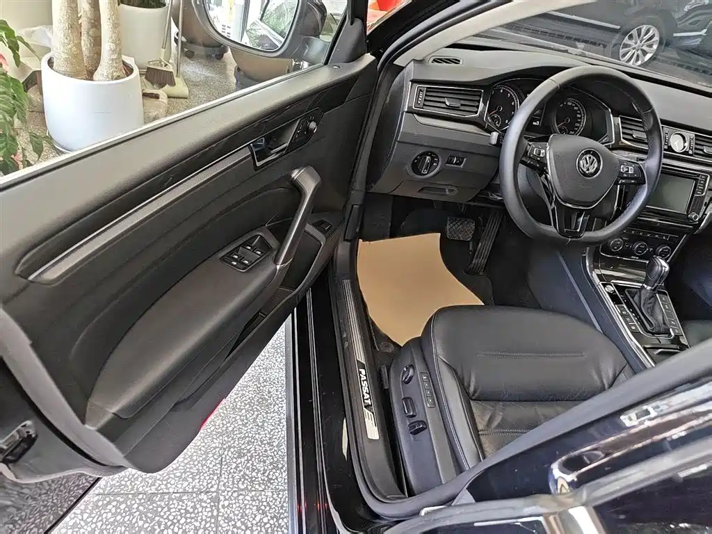 Volkswagen Passat 2016 330TSI DSG Executive Edition фото 15