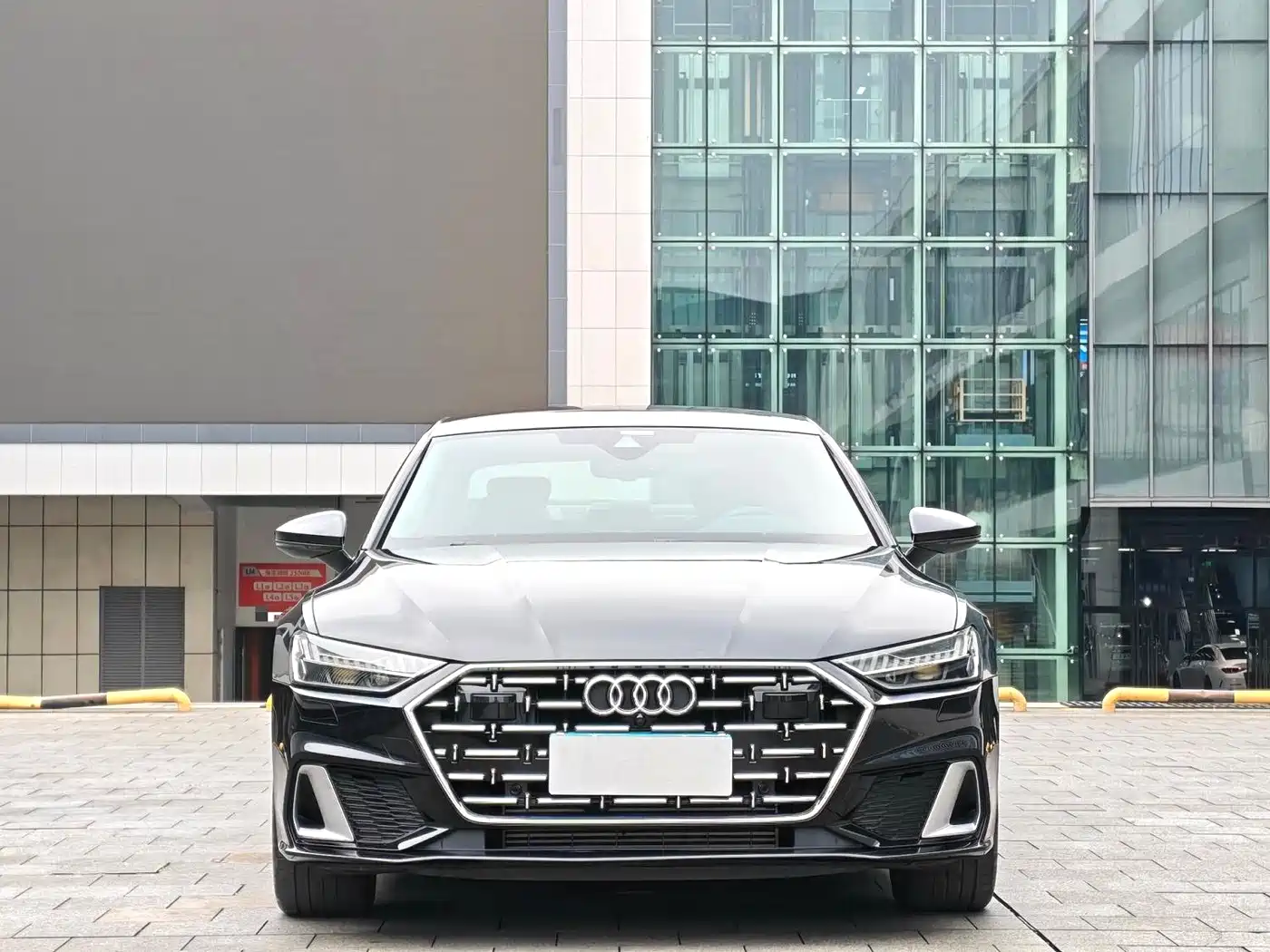 Audi A7L 2025 Model Year 45 TFSI Luxury фото 2