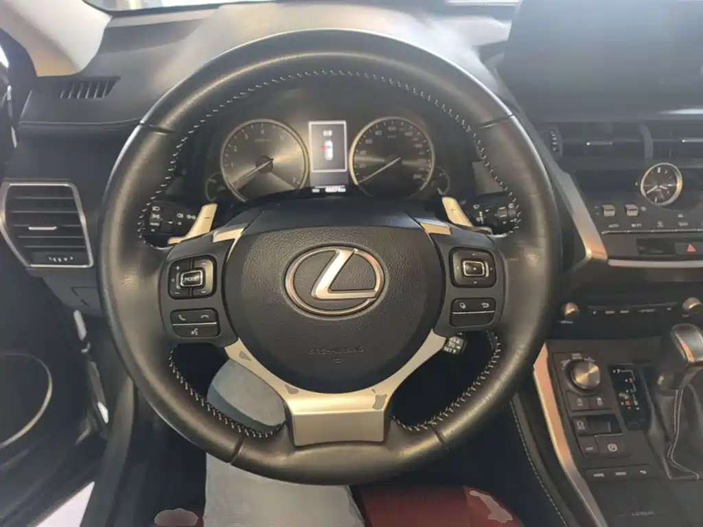 Фото 11 - Lexus NX