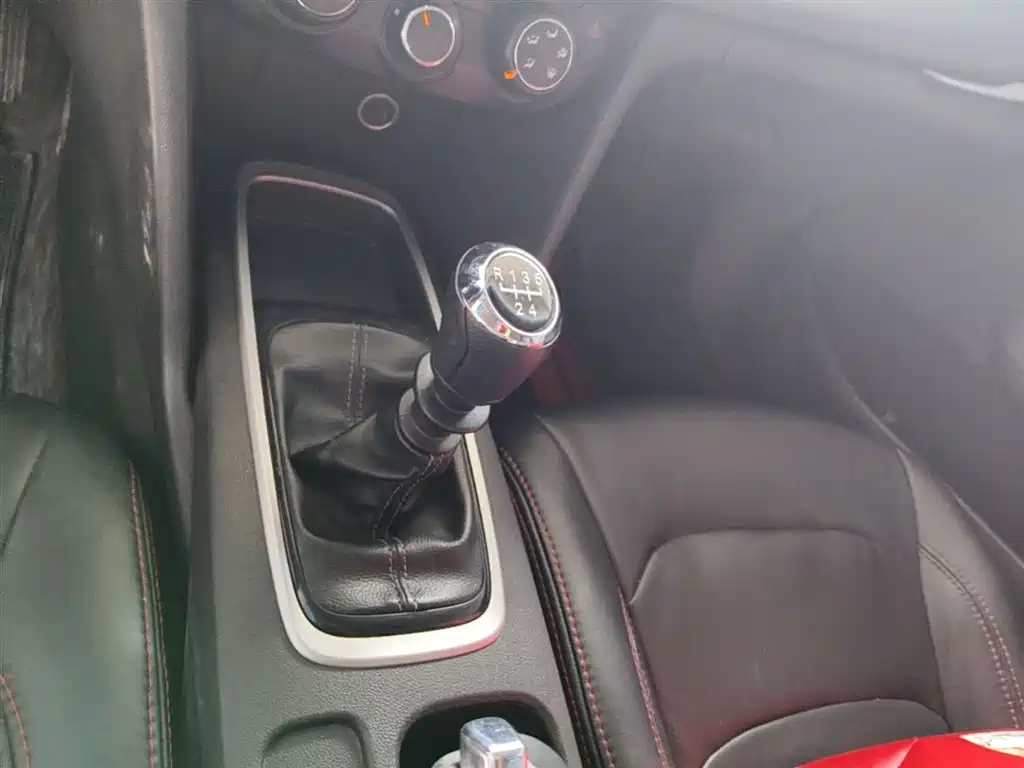 Chevrolet Cavalier 2016 1.5L Manual Enjoyment Edition фото 14