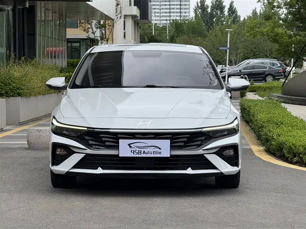 Hyundai Elantra 2023 1.5L CVT GLX Elite Edition фото 2