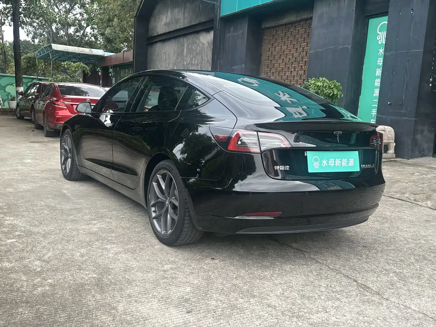 TESLA MODEL 3