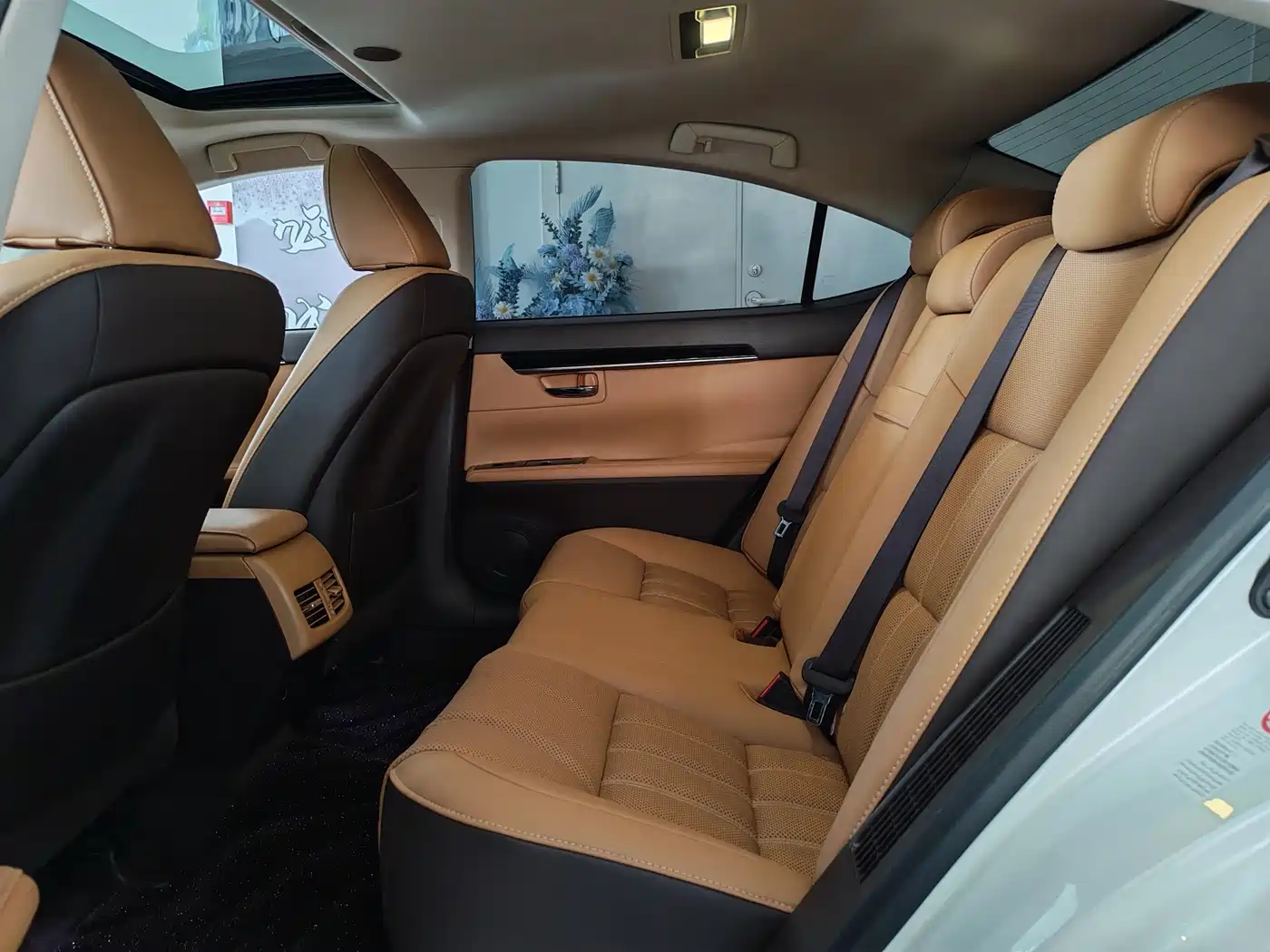 Lexus ES 2017 300h Mark Levinson Comfort Edition фото 13