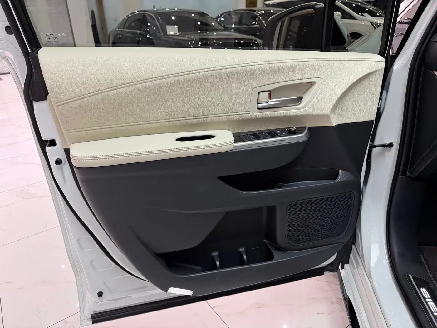 Toyota Sienna 2024 2.5L Hybrid Comfort Edition фото 6