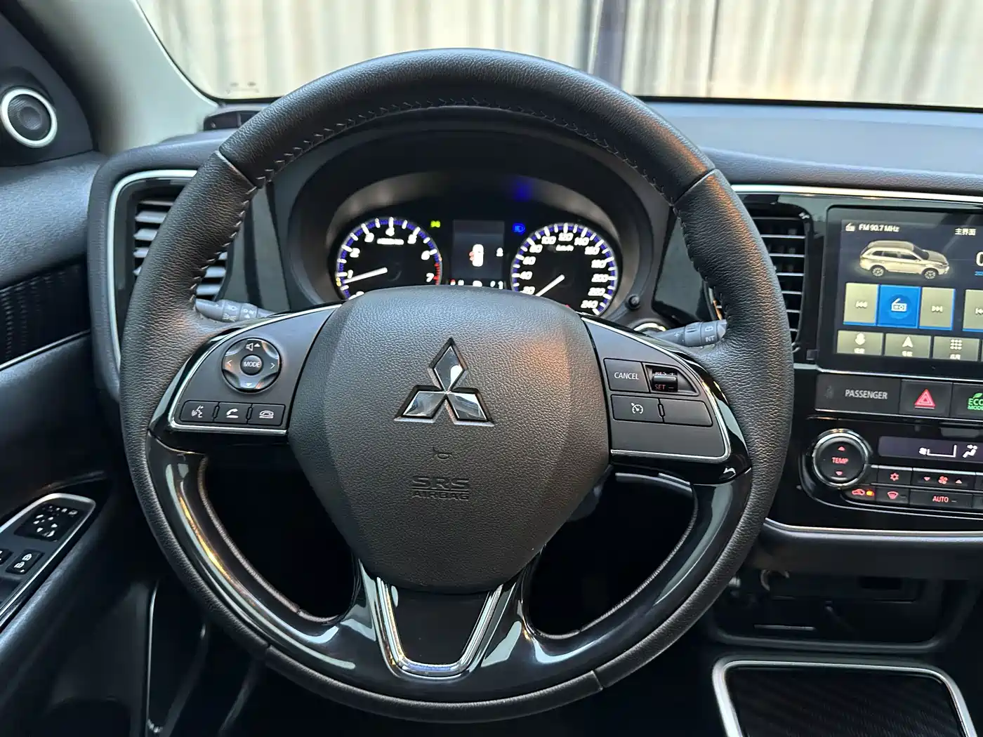 MITSUBISHI OUTLANDER