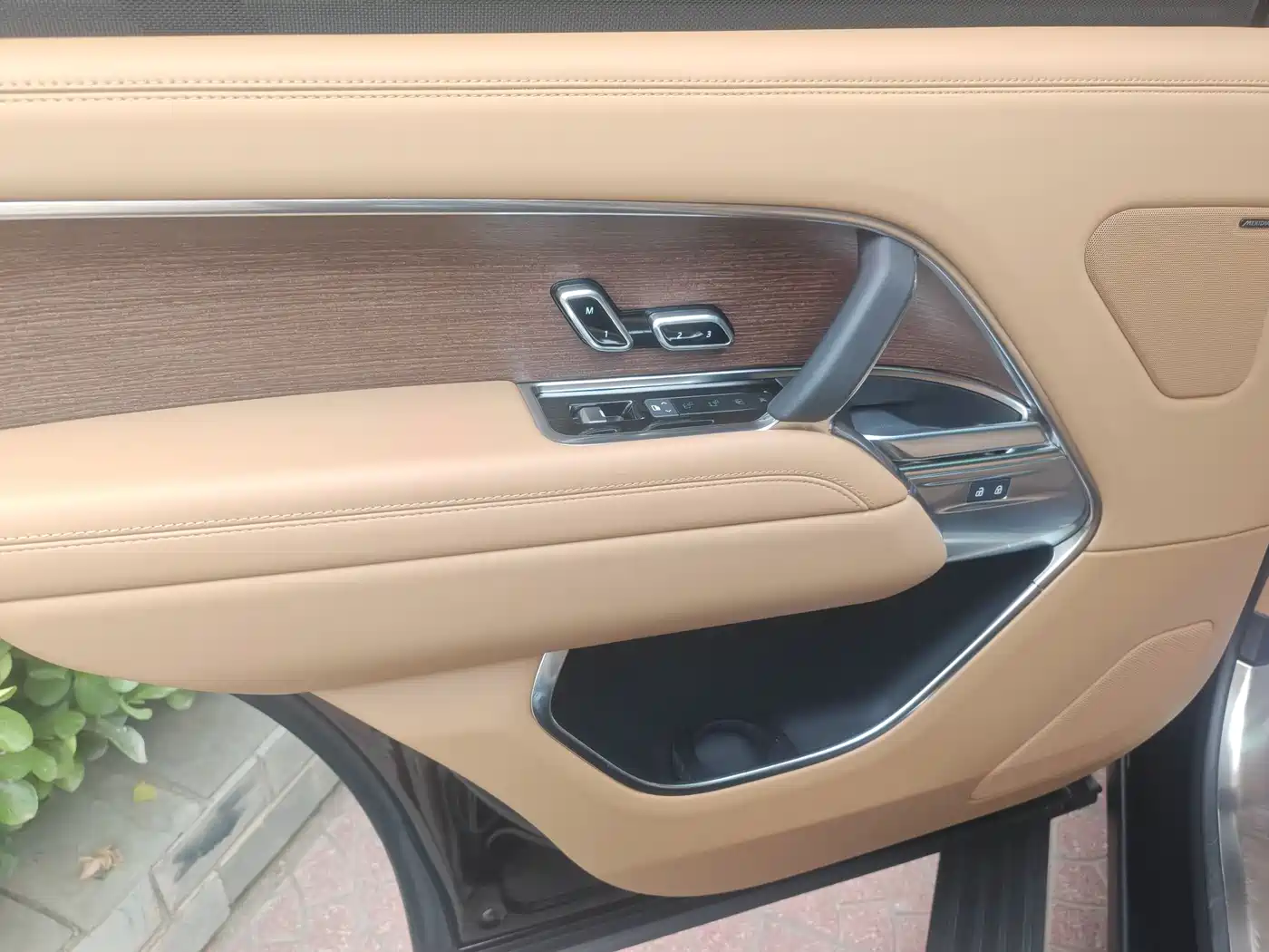 Land Rover Range Rover 2025 3.0 L6 400PS Flourishing Era Extended Wheelbase 7-Seater фото 17
