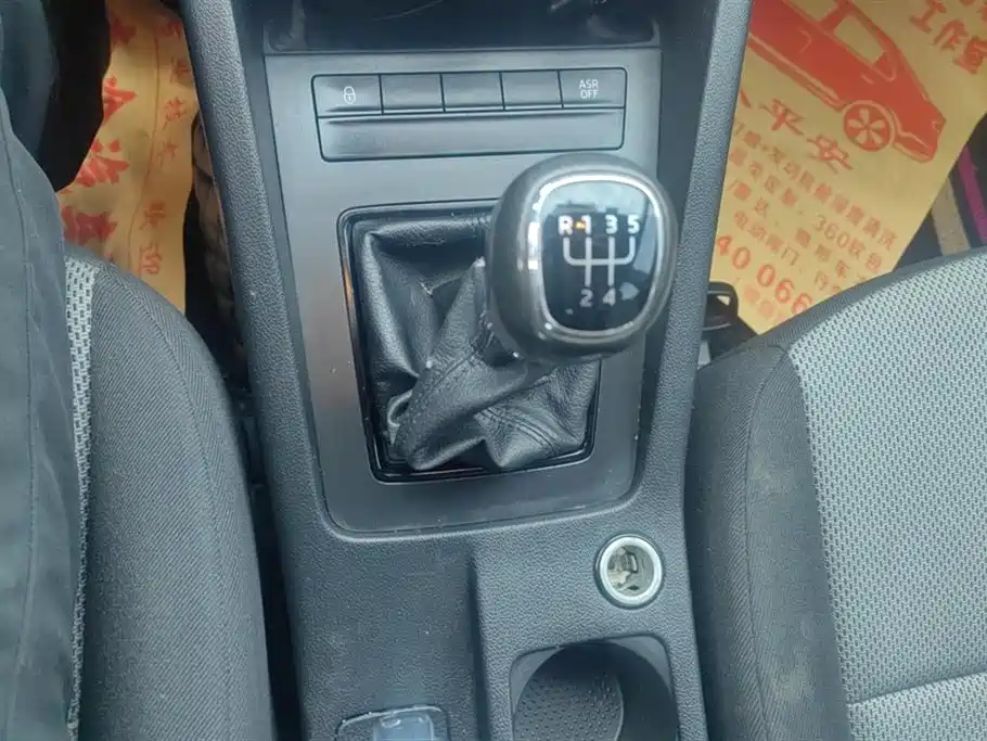Škoda Octavia 2015 1.6L Manual逸杰版 фото 16