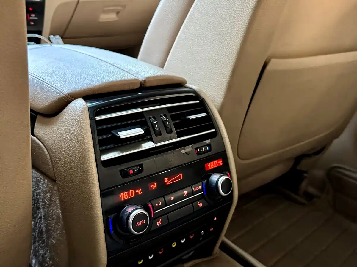 BMW 7 Series 2009 Model 740Li Leading Edition фото 11