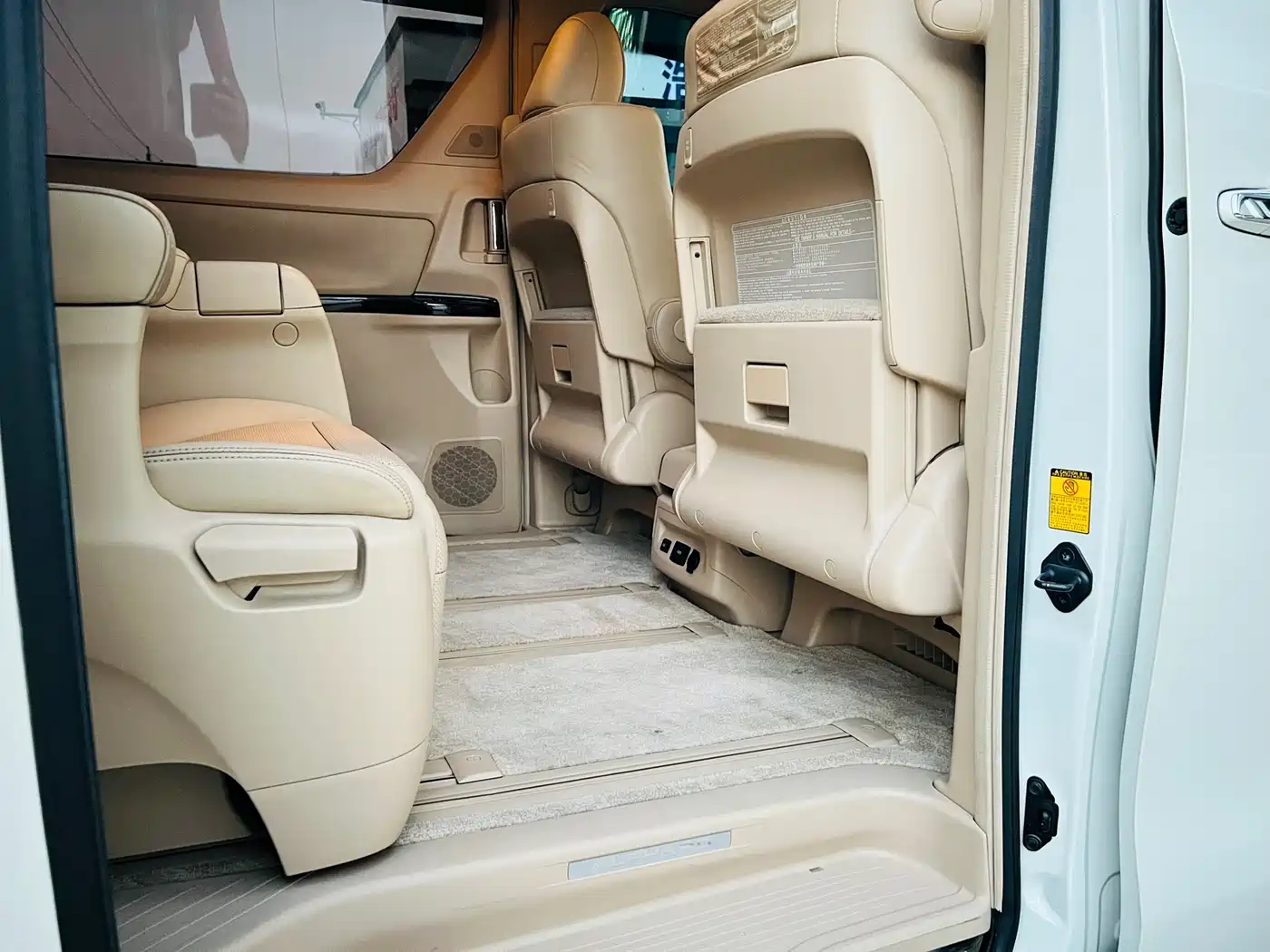 Toyota Alphard 2012 3.5L Luxury Edition фото 16