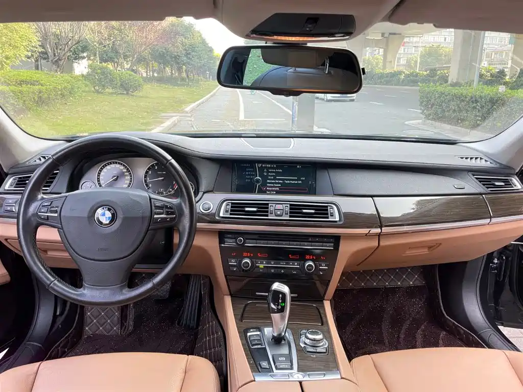 BMW 7 Series 2011 730Li Elegance фото 5