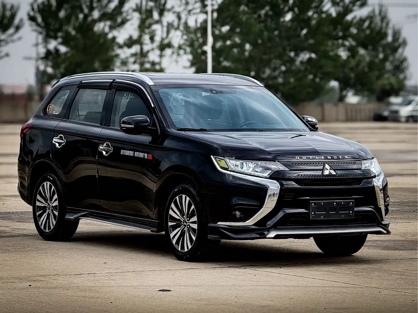MITSUBISHI OUTLANDER
