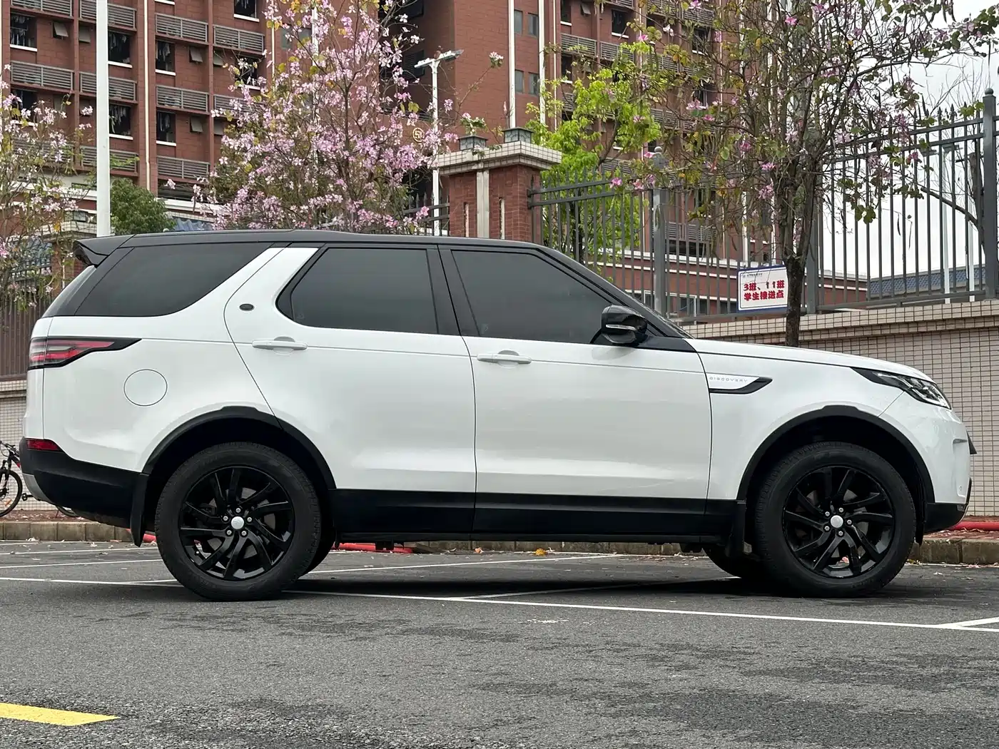 Land Rover Discovery 2017 3.0 SC V6 HSE фото 17