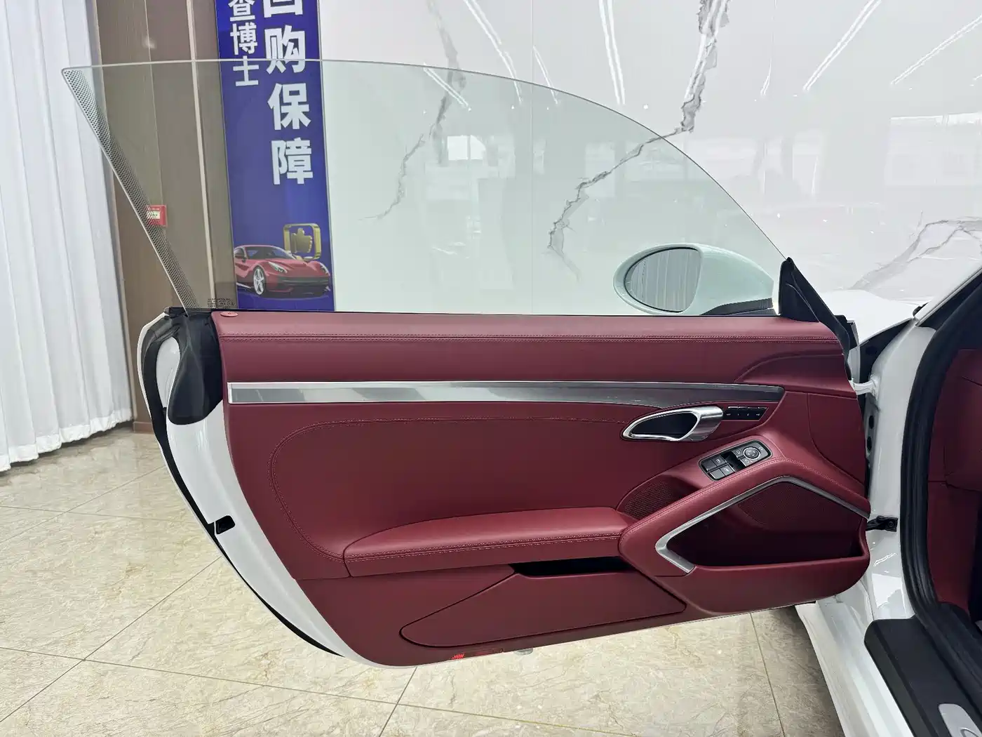 Porsche 718 2018 Cayman 2.0T фото 16