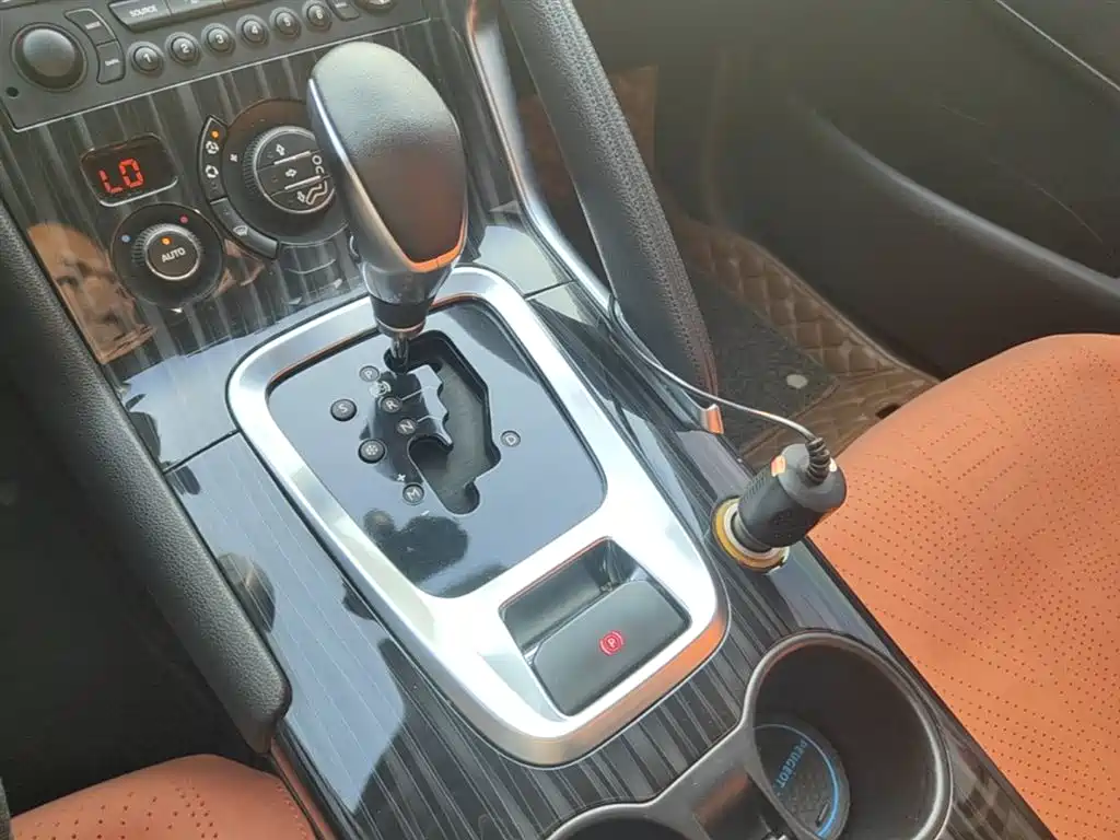 Peugeot 3008 2015 2.0L Automatic Trend Edition фото 14