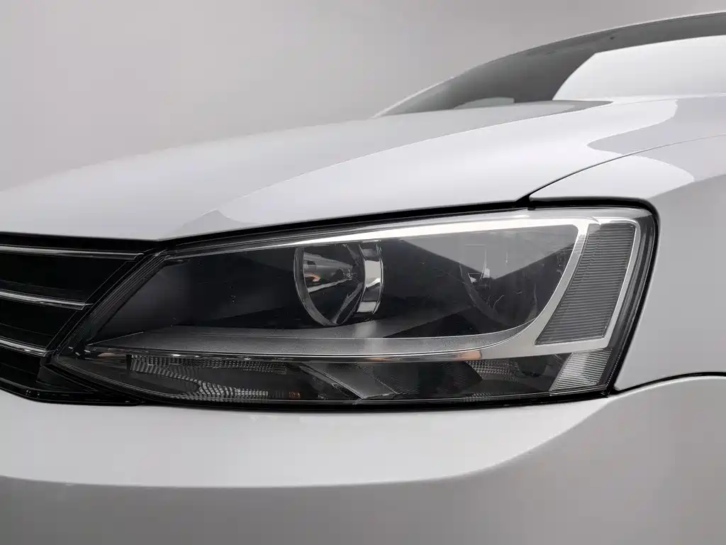 Photo 7 - Volkswagen Sagitar