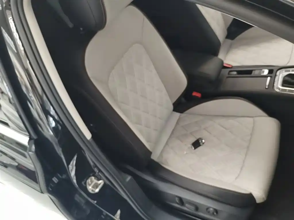 Volkswagen Magotan 2023 Model 2 Million Commemorative Edition 330TSI DSG Luxury фото 25