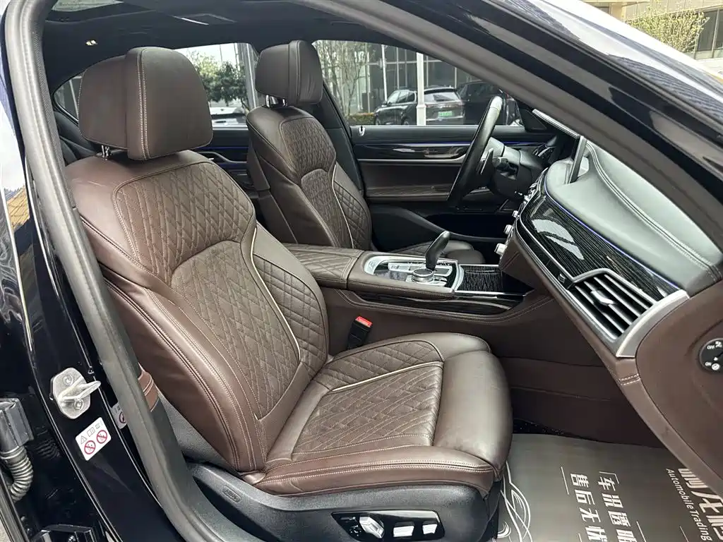 BMW 7 Series 2021 Model 730Li M Sport Package фото 14