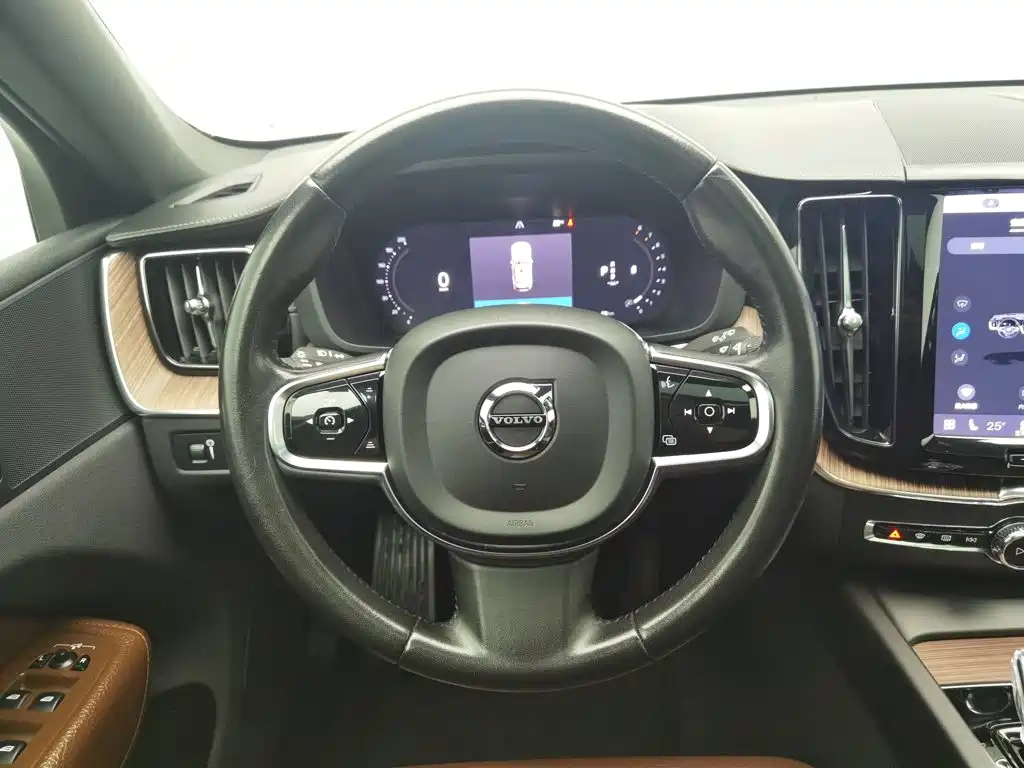 Photo 11 - Volvo XC60