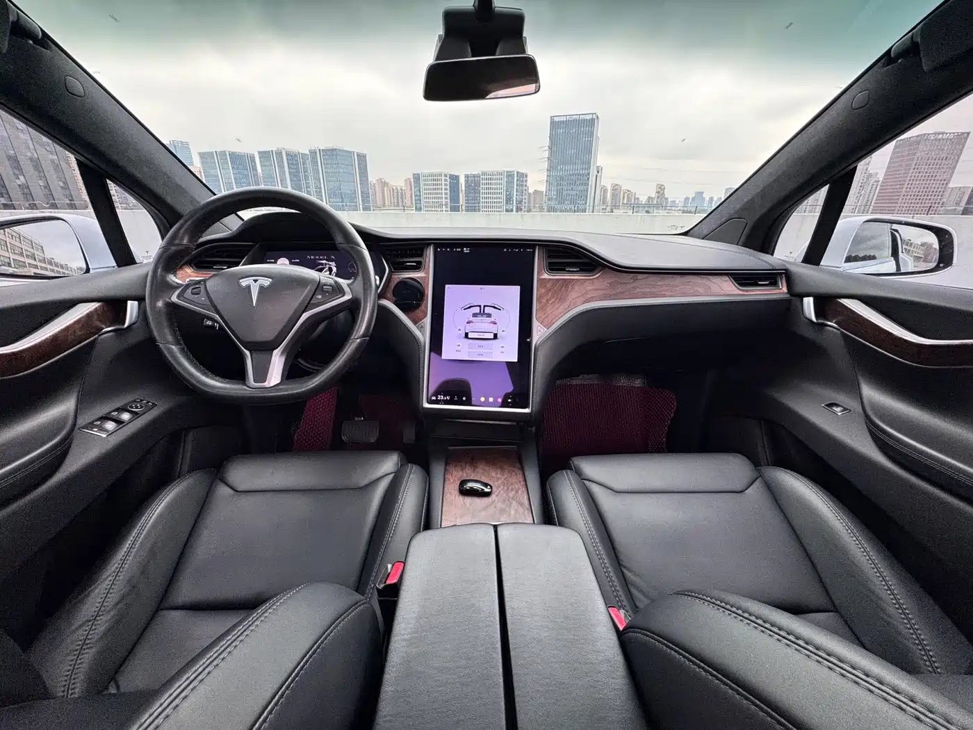 TESLA MODEL X