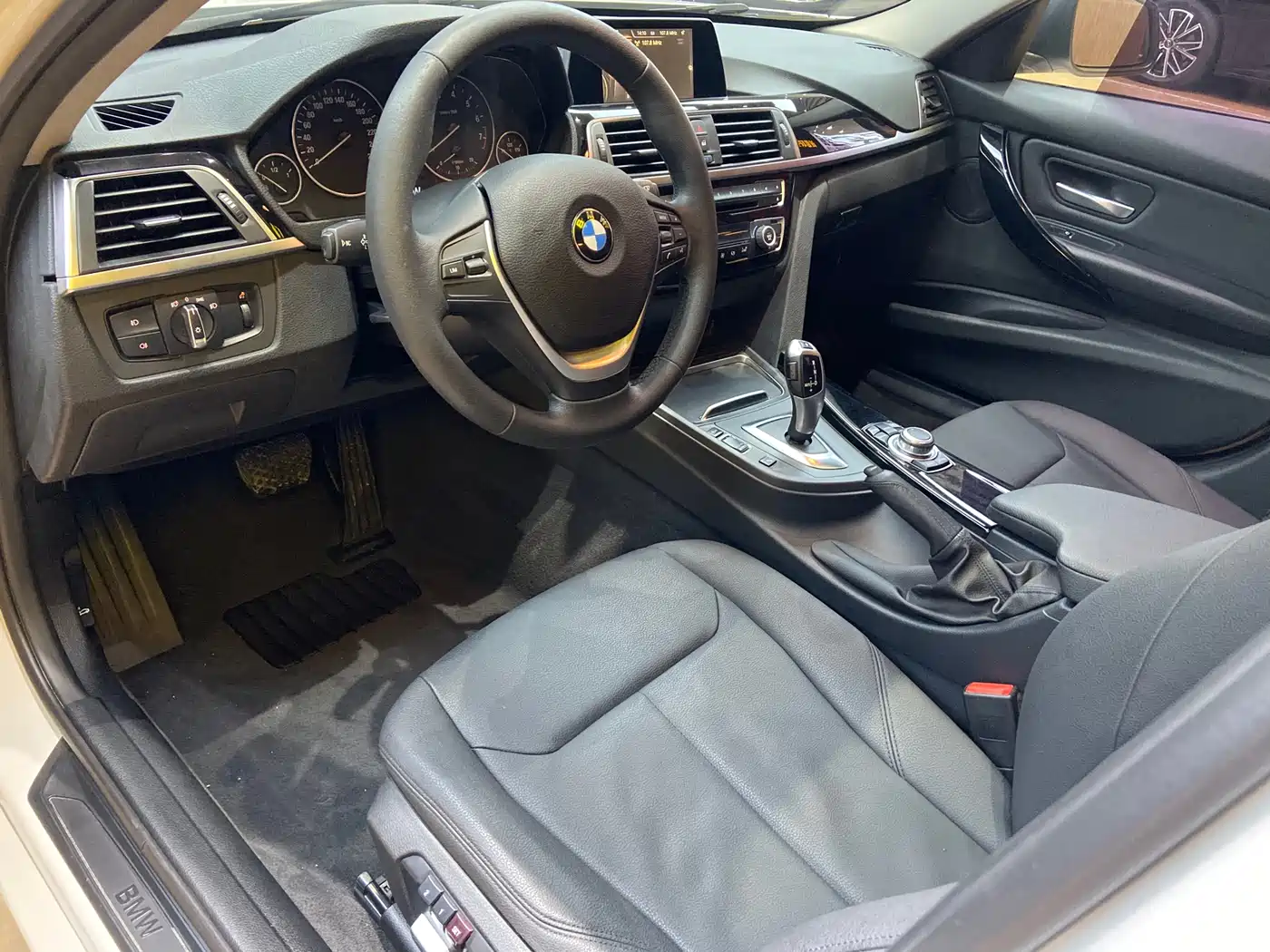 BMW 3 Series 2016 320i Fashion Model фото 6
