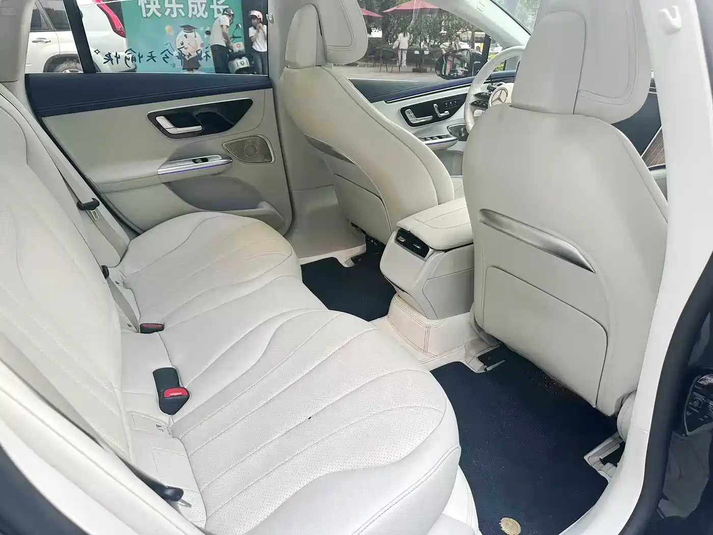 Mercedes-Benz EQE 2025 Model 500 4MATIC Luxury Edition фото 14