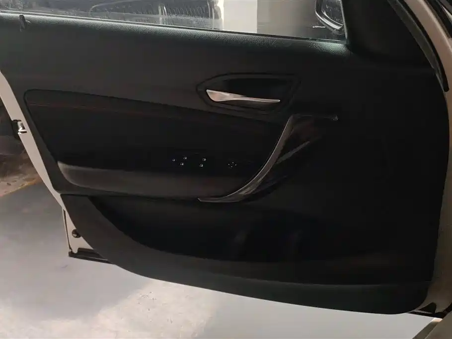 BMW 1 Series (Import) 2013 Facelift 118i Sport Model фото 7