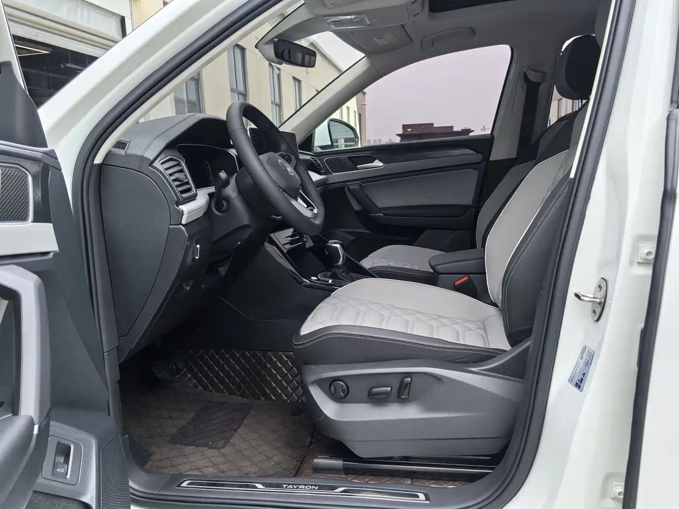 Volkswagen Tayron 2023 280TSI 2WD Luxury Plus Advanced Edition фото 4