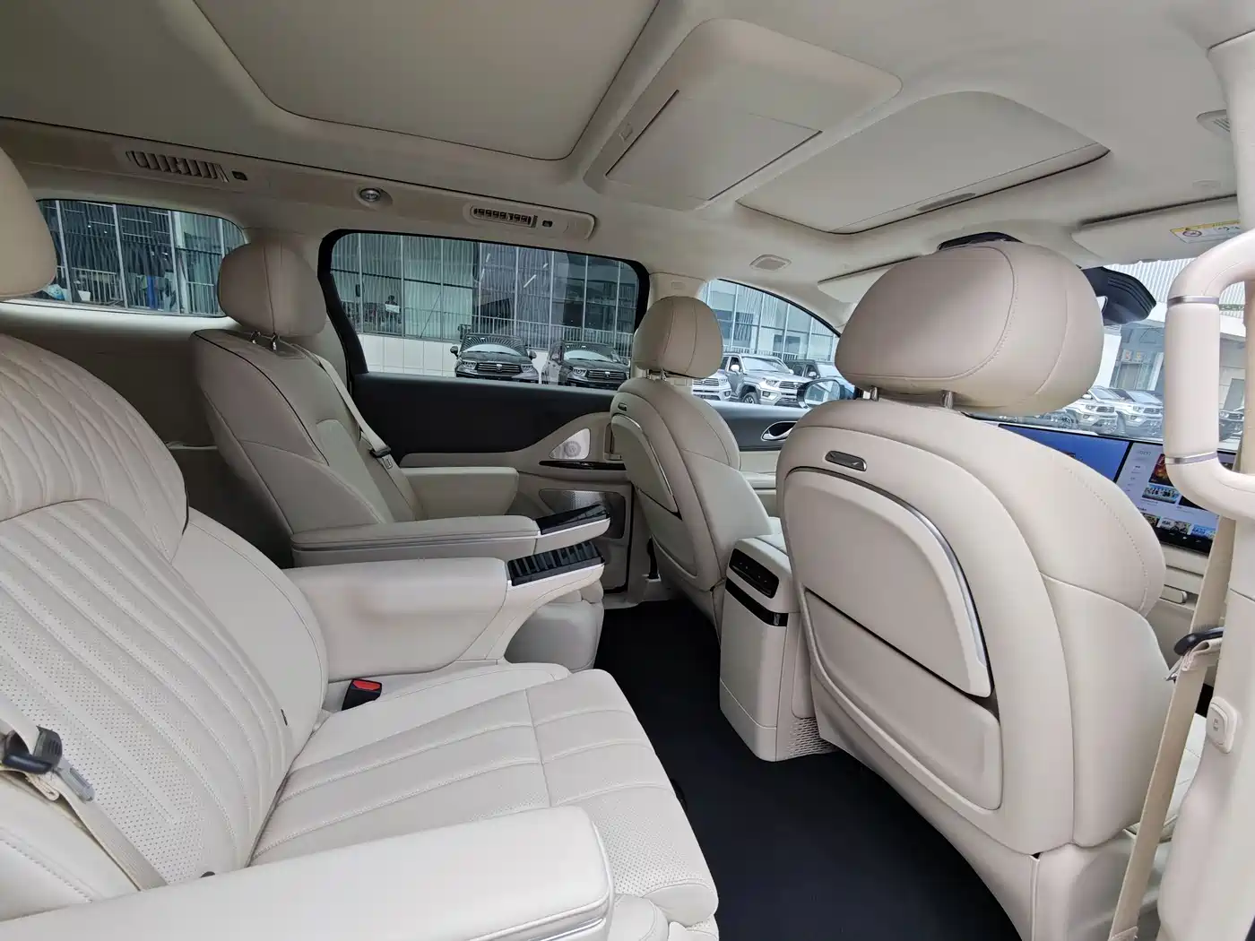 Voyah Auto Voyah Dreamer 2025 PHEV AWD Flagship Kunpeng Edition фото 25
