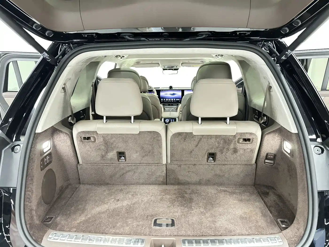 AITO Wenjie AITO M9 2025 Extended Range Max 52kWh 6-Seater фото 11