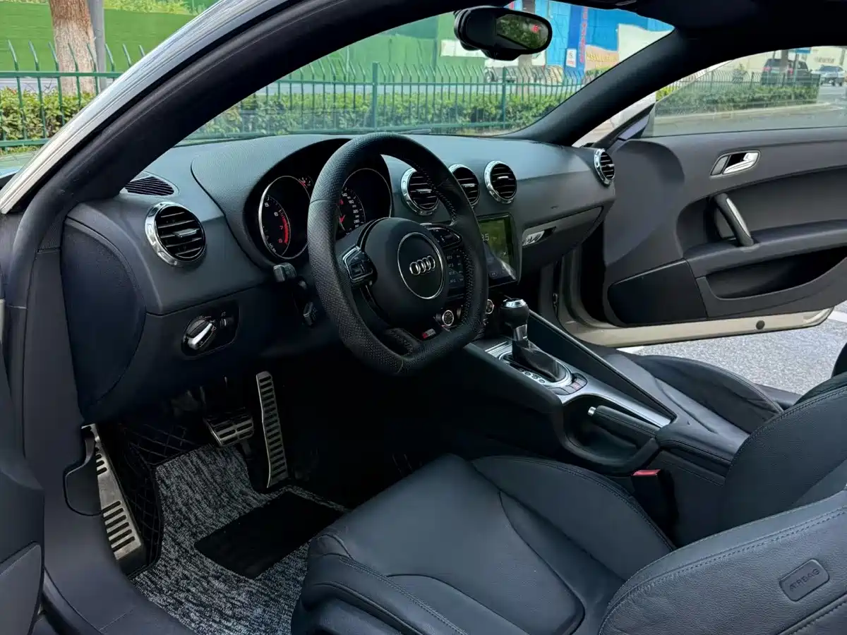 Photo 2 - Audi TT
