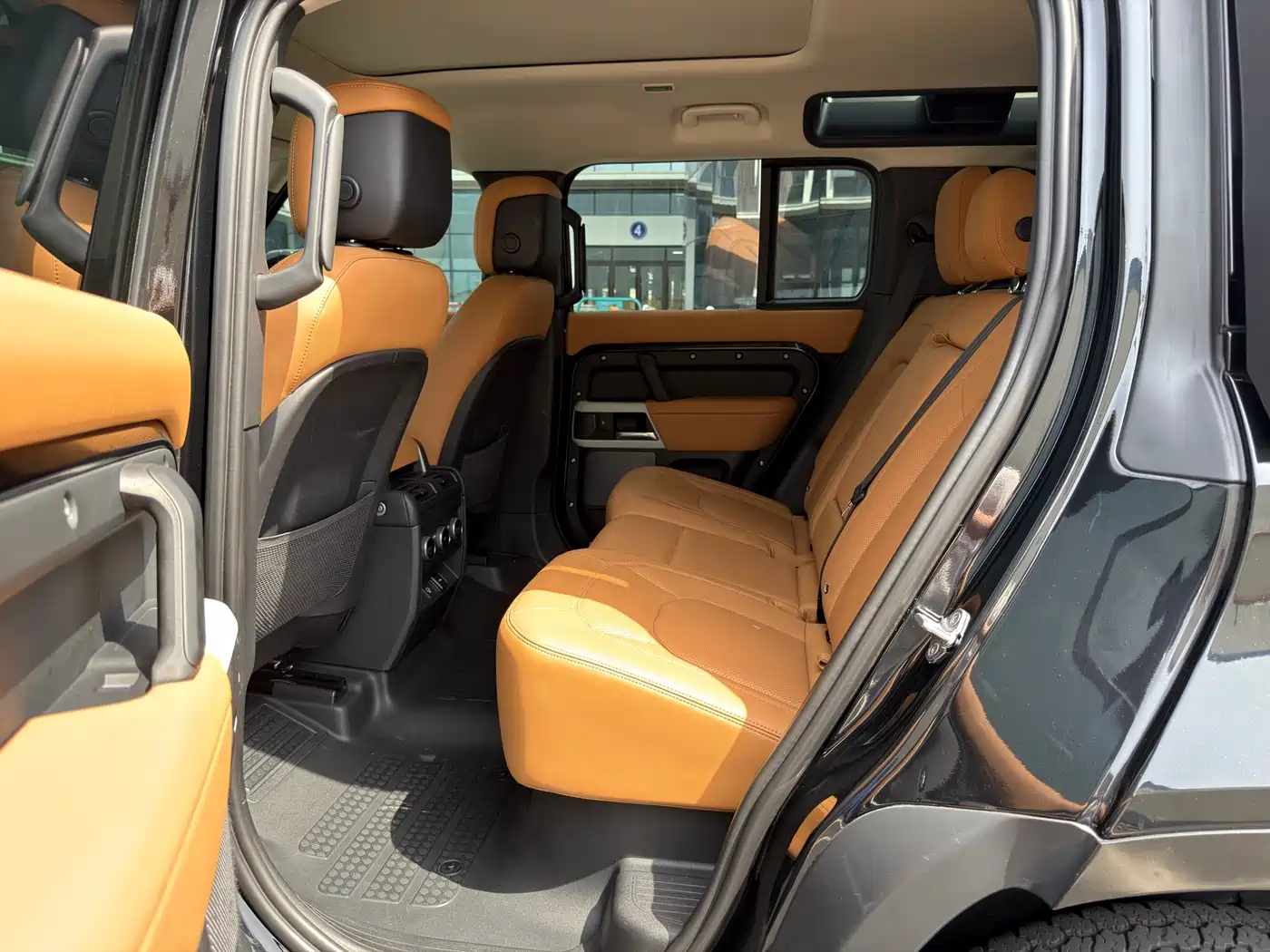 Land Rover Defender 2023 Facelift 110 3.0T P400 Dark Special Edition фото 10
