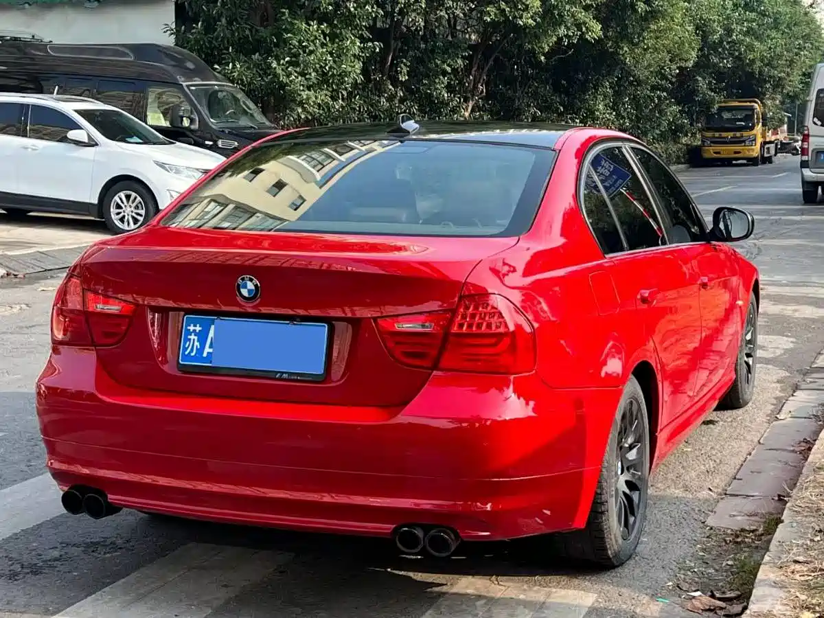 BMW 3 Series 2010 318i Leading фото 2