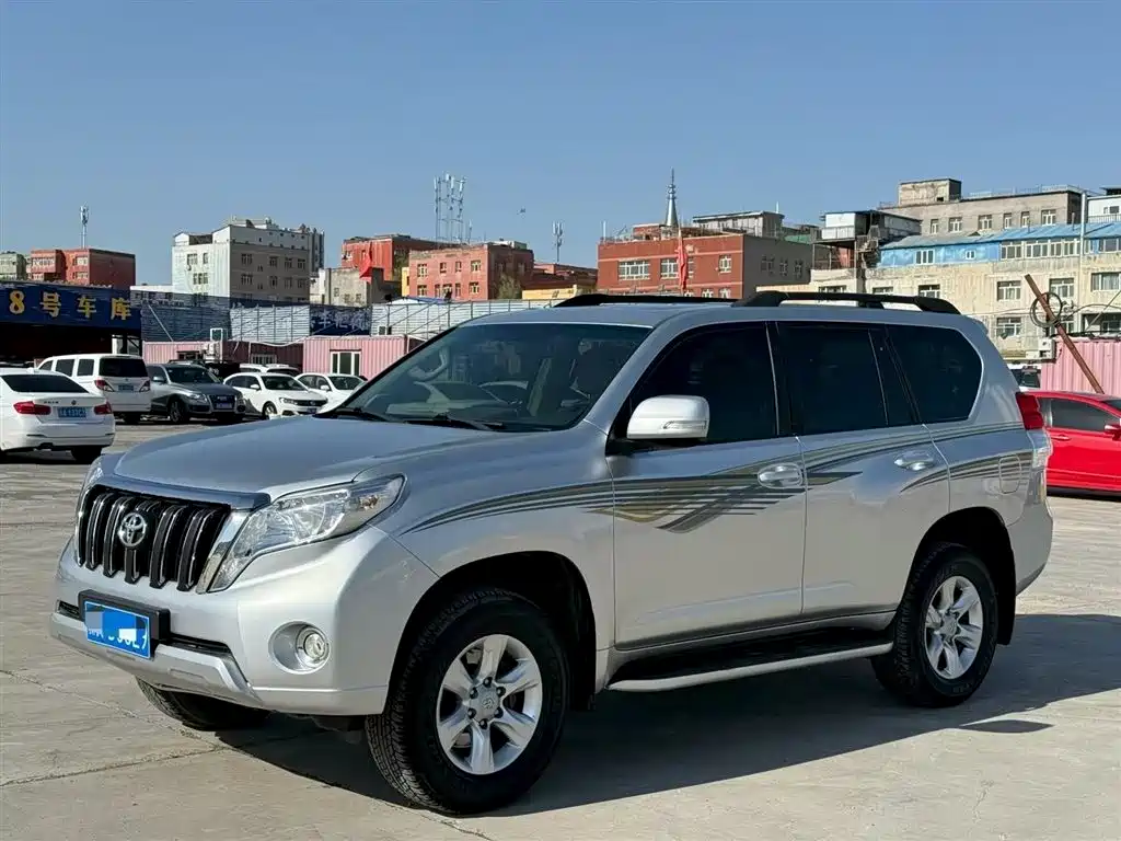 Toyota Prado 2010 4.0L Automatic VX фото 3