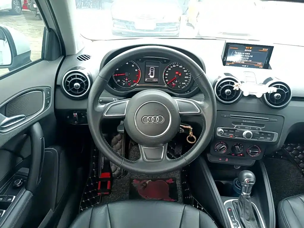 Фото 11 - Audi A1