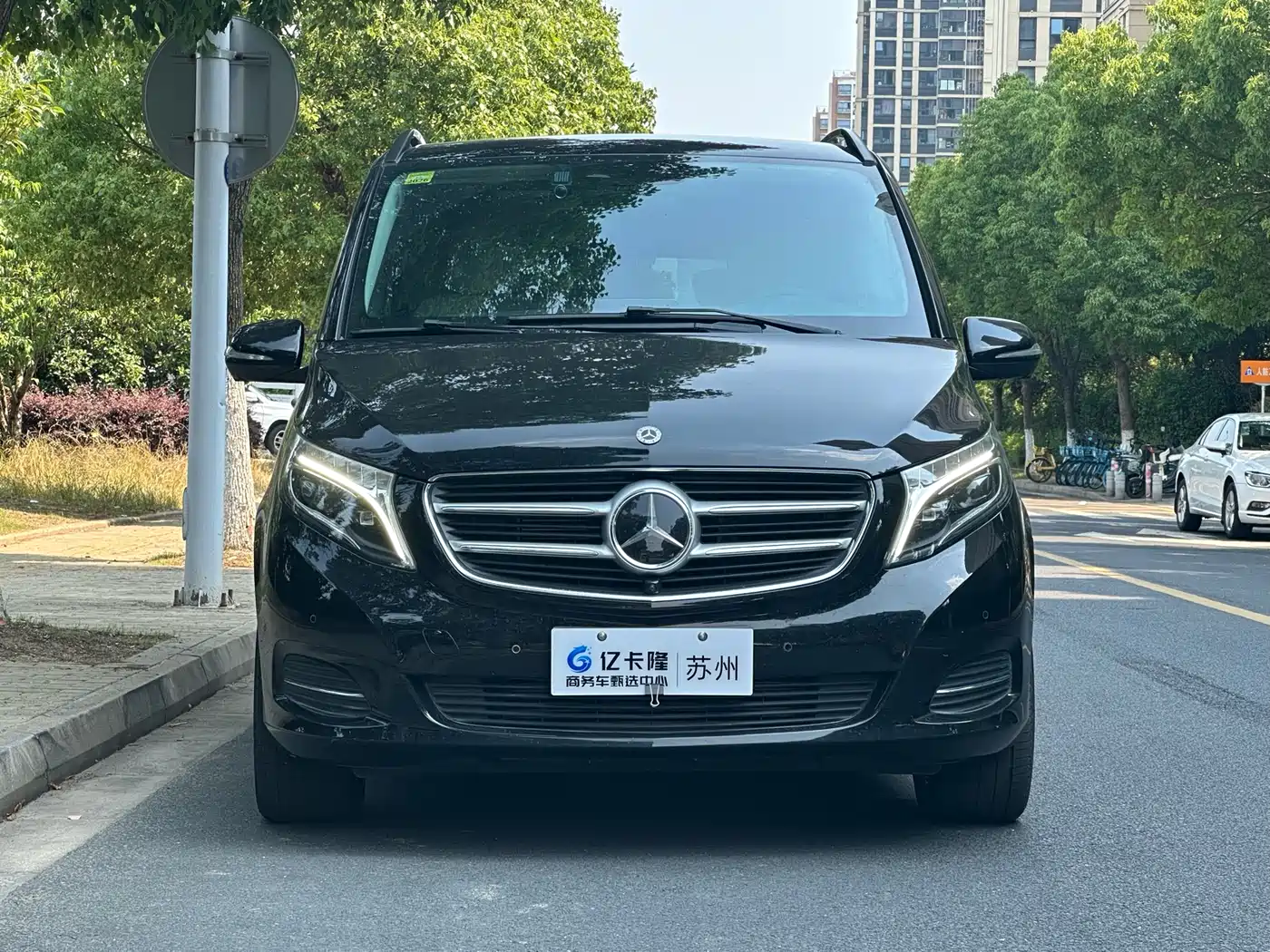 Mercedes-Benz V-Class 2018 V 260 L Premium Long Wheelbase Edition China VI фото 2