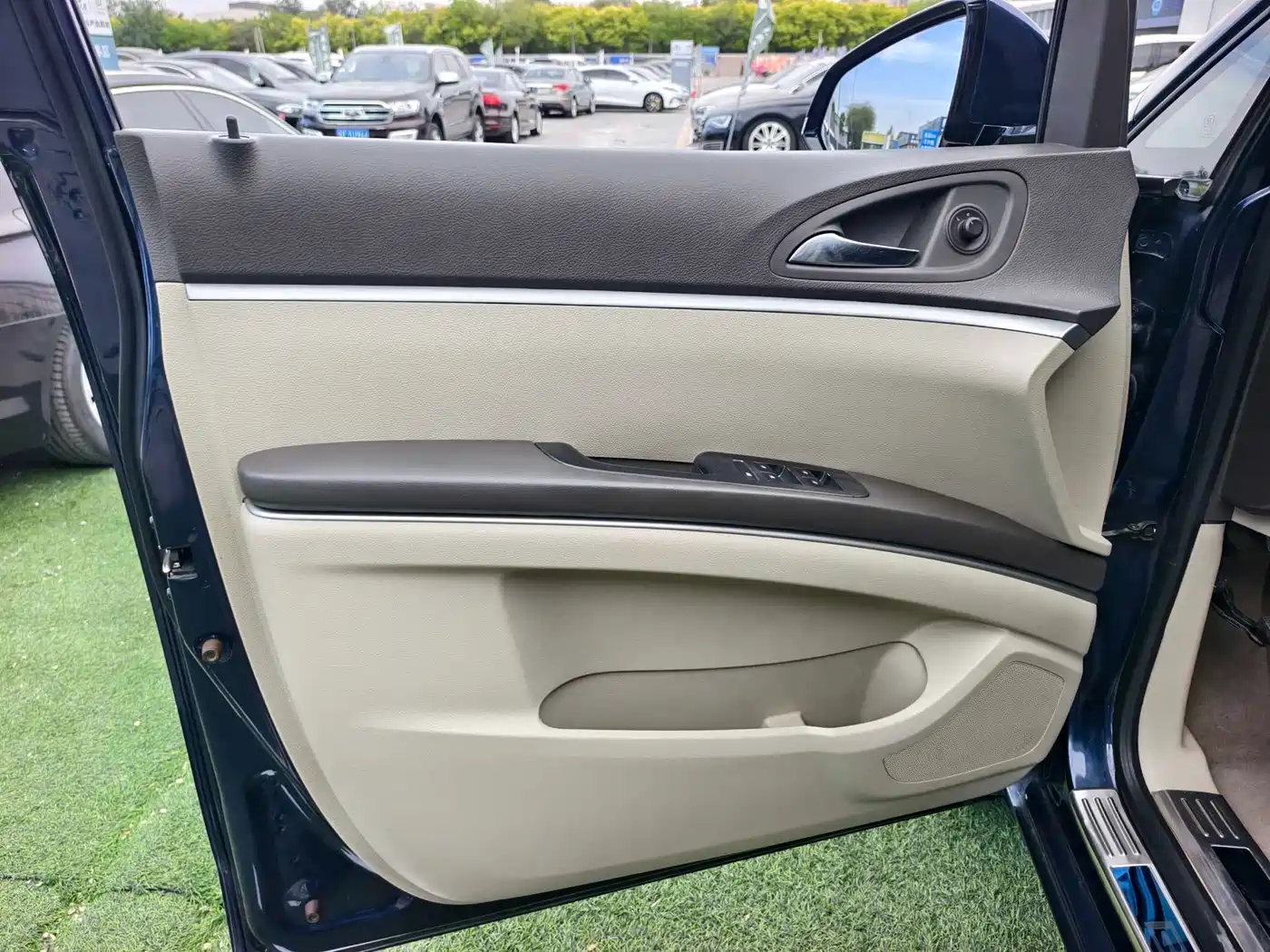 Buick GL8 2011 2.4L CT Luxury Business Comfort Edition фото 6