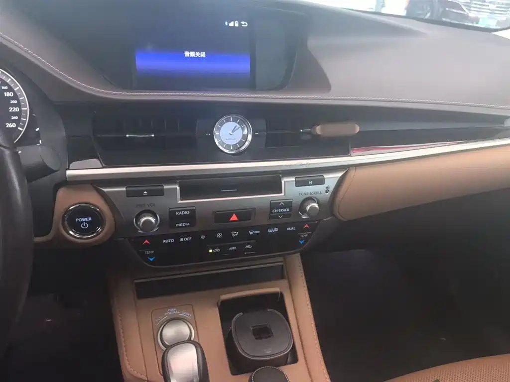 Lexus ES 2015 300h Comfort Edition фото 6