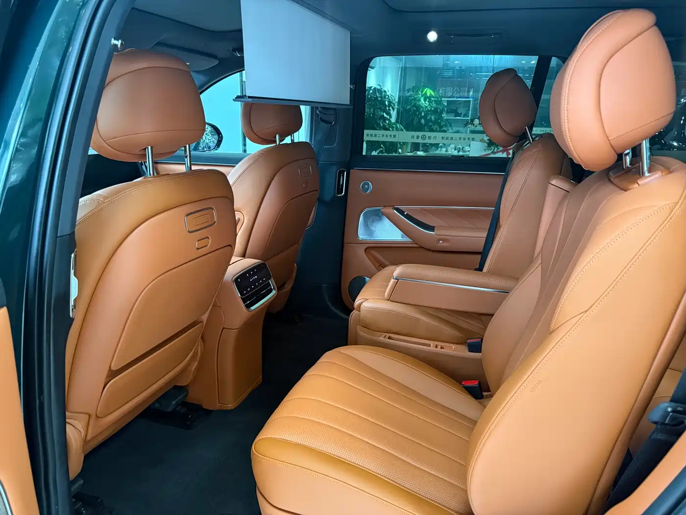 AITO Wenjie AITO M8 2025 Extended Range Ultra 53.4kWh 6-Seater фото 8