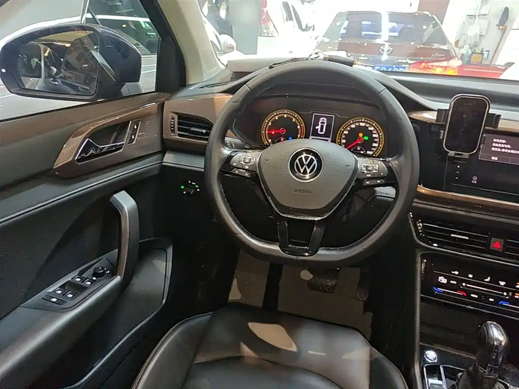 VOLKSWAGEN TUYUE