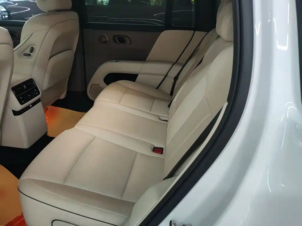 Li Auto i6 2026 2025 2WD Base Model