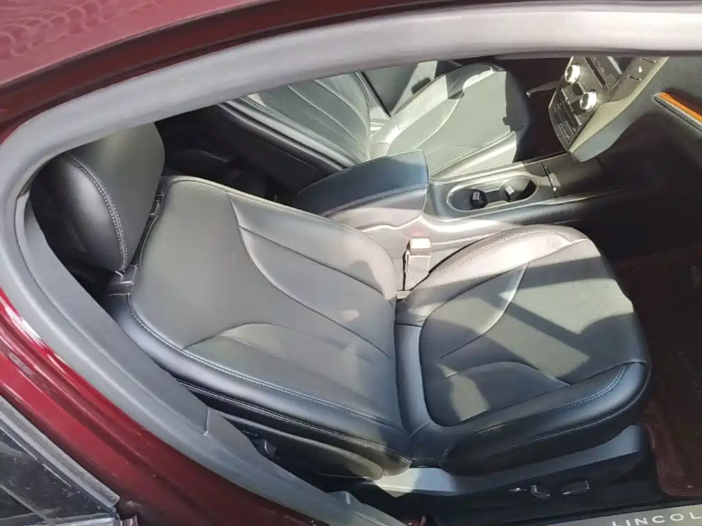 Фото 25 - Lincoln MKC