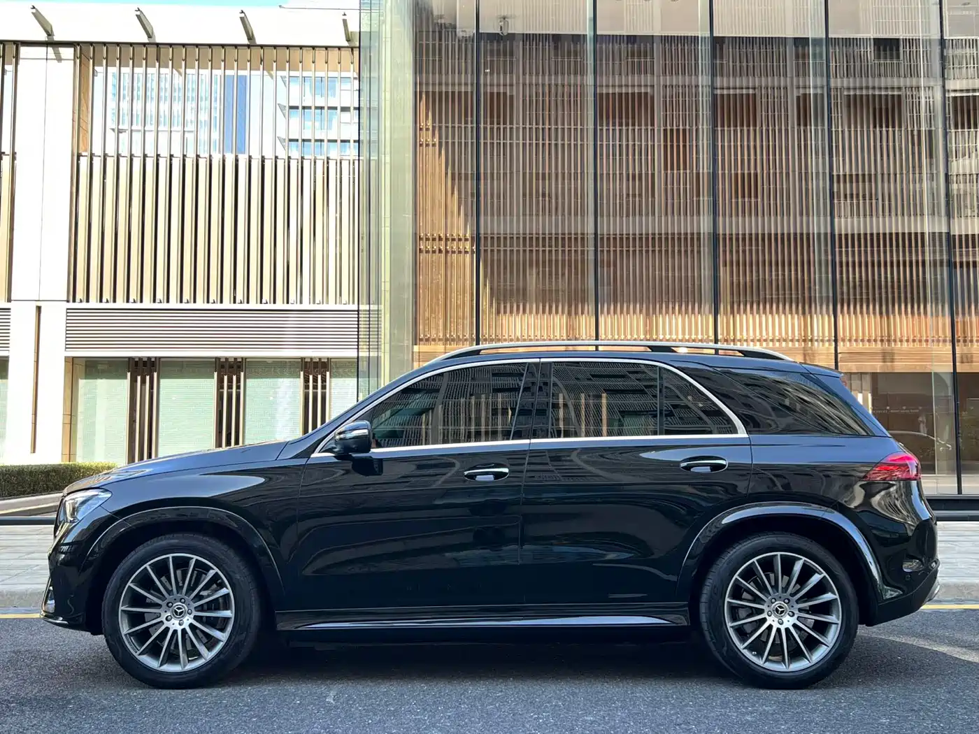 Mercedes-Benz GLE 2024 GLE 450 4MATIC Luxury фото 4