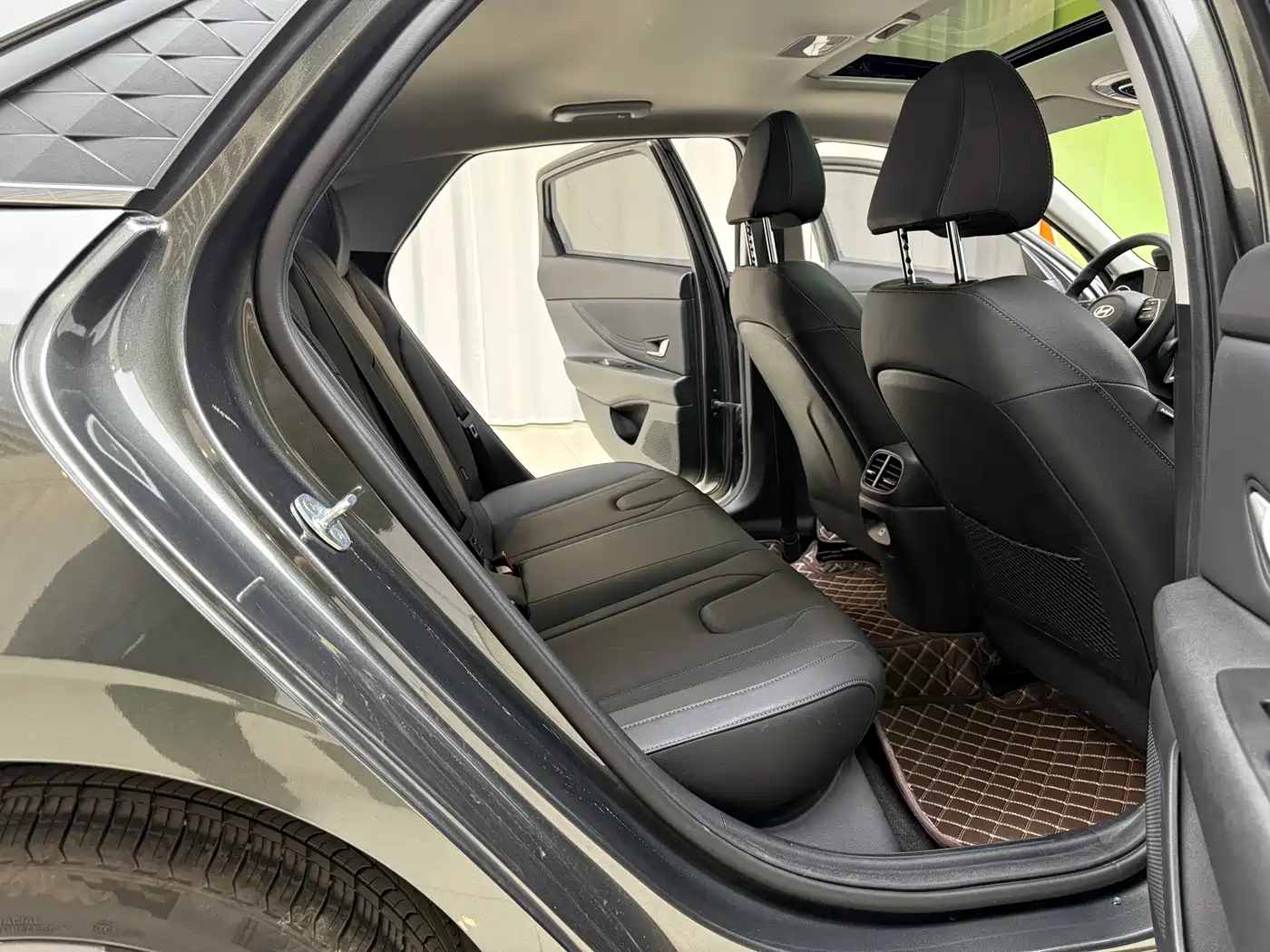 Hyundai Elantra 2023 Model 1.5L CVT LUX Premium Edition фото 9