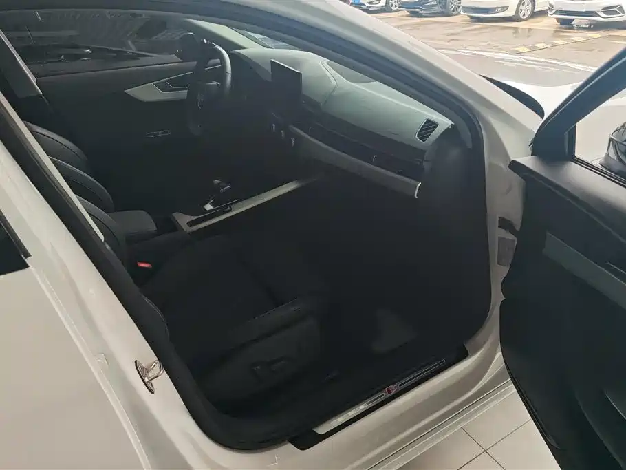 Audi A4L 2022 40 TFSI Luxury Elegance фото 8