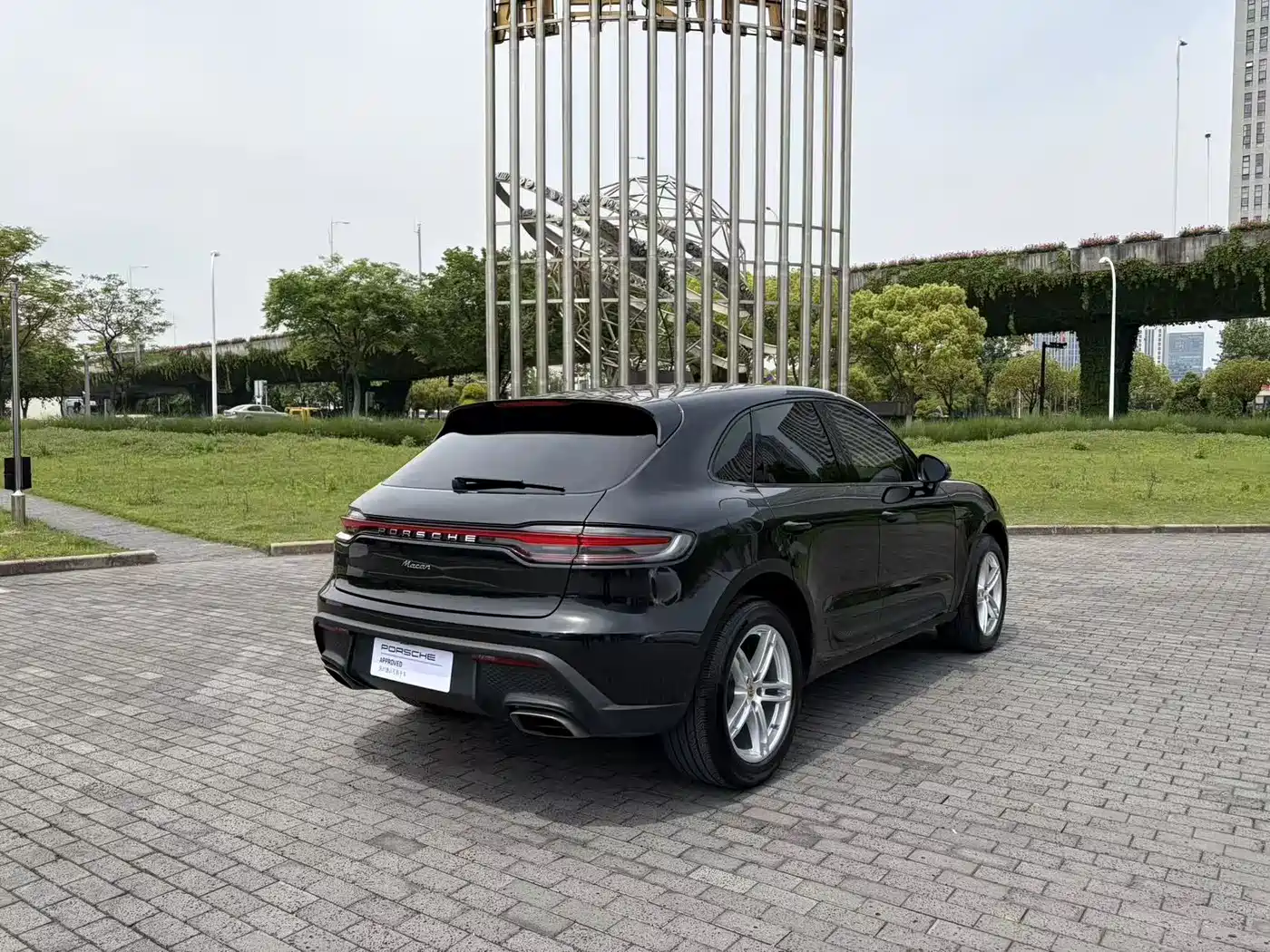 PORSCHE MACAN