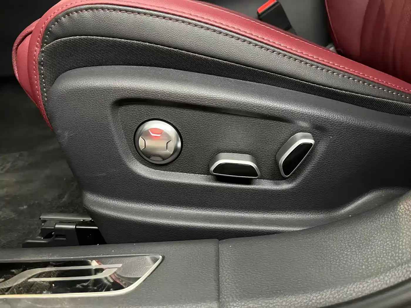 Hongqi H5 2023 2.0T Auto Smart Connect Flag Comfort фото 26