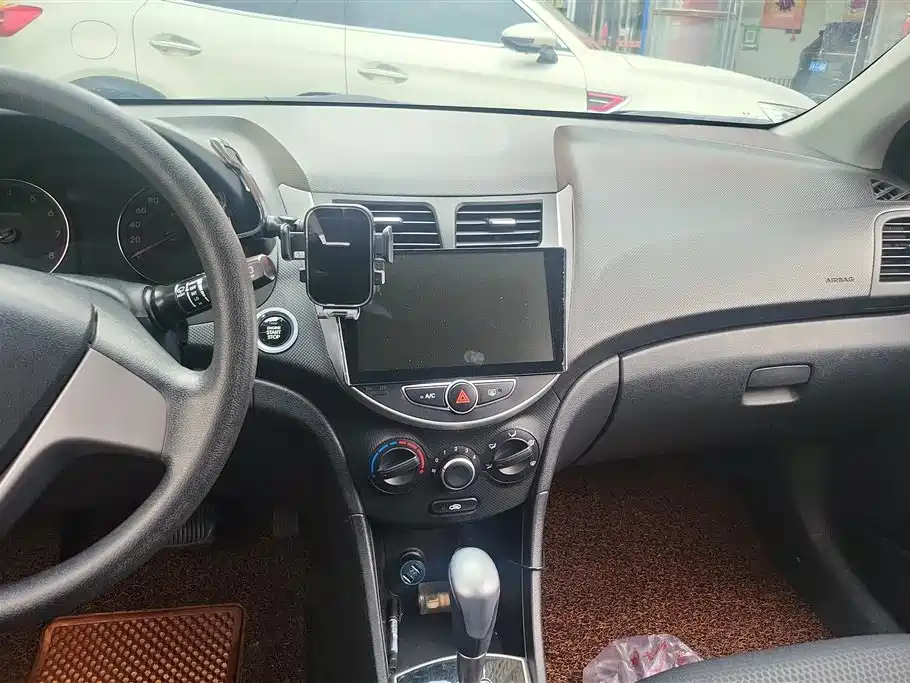Hyundai Reina 2014 Model 1.4L Automatic GLX фото 13