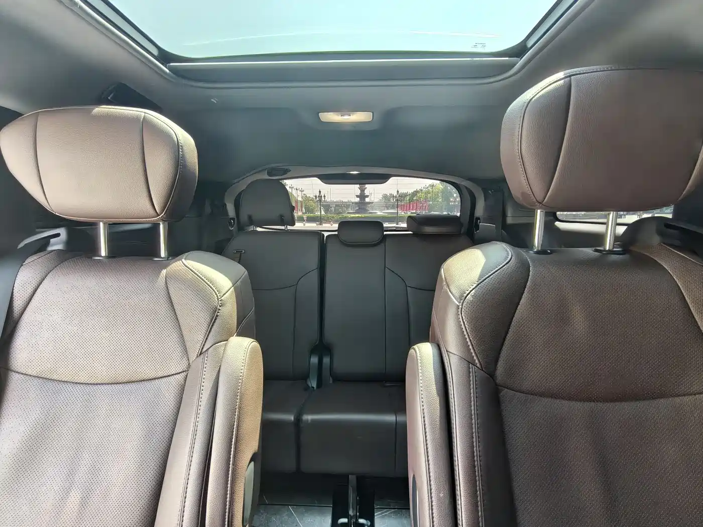 Toyota Sienna 2023 2.5L Hybrid Platinum Edition фото 18